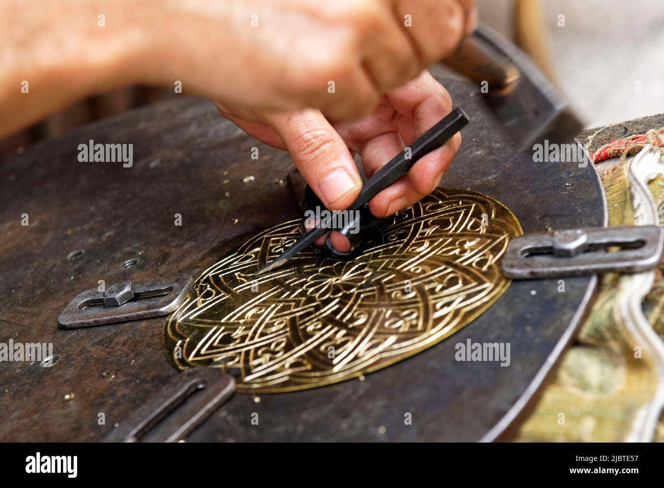 Égypte, le Caire, le Caire islamique, vieille ville classée au patrimoine mondial par l'UNESCO, souk Khan al-Khalili, artisan Banque D'Images