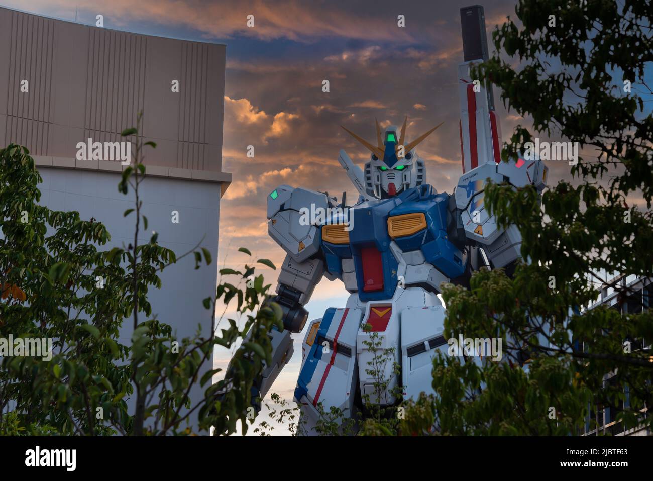 Robot Gundam grandeur nature au centre commercial de Lalaport Banque D'Images Robot Gundam grandeur nature au centre commercial de Lalaport Banque D'Images