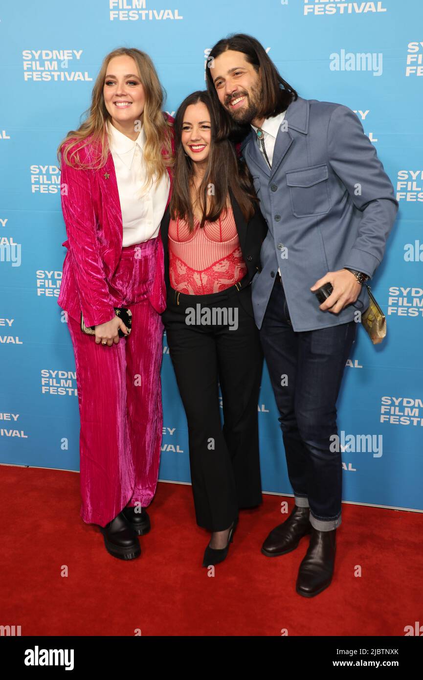 Sydney, Australie. 8th juin 2022. Sissy CAST et son équipage arrivent sur le tapis rouge pour la soirée d'ouverture du Festival du film de Sydney au Théâtre d'État. Credit: Richard Milnes/Alamy Live News Banque D'Images