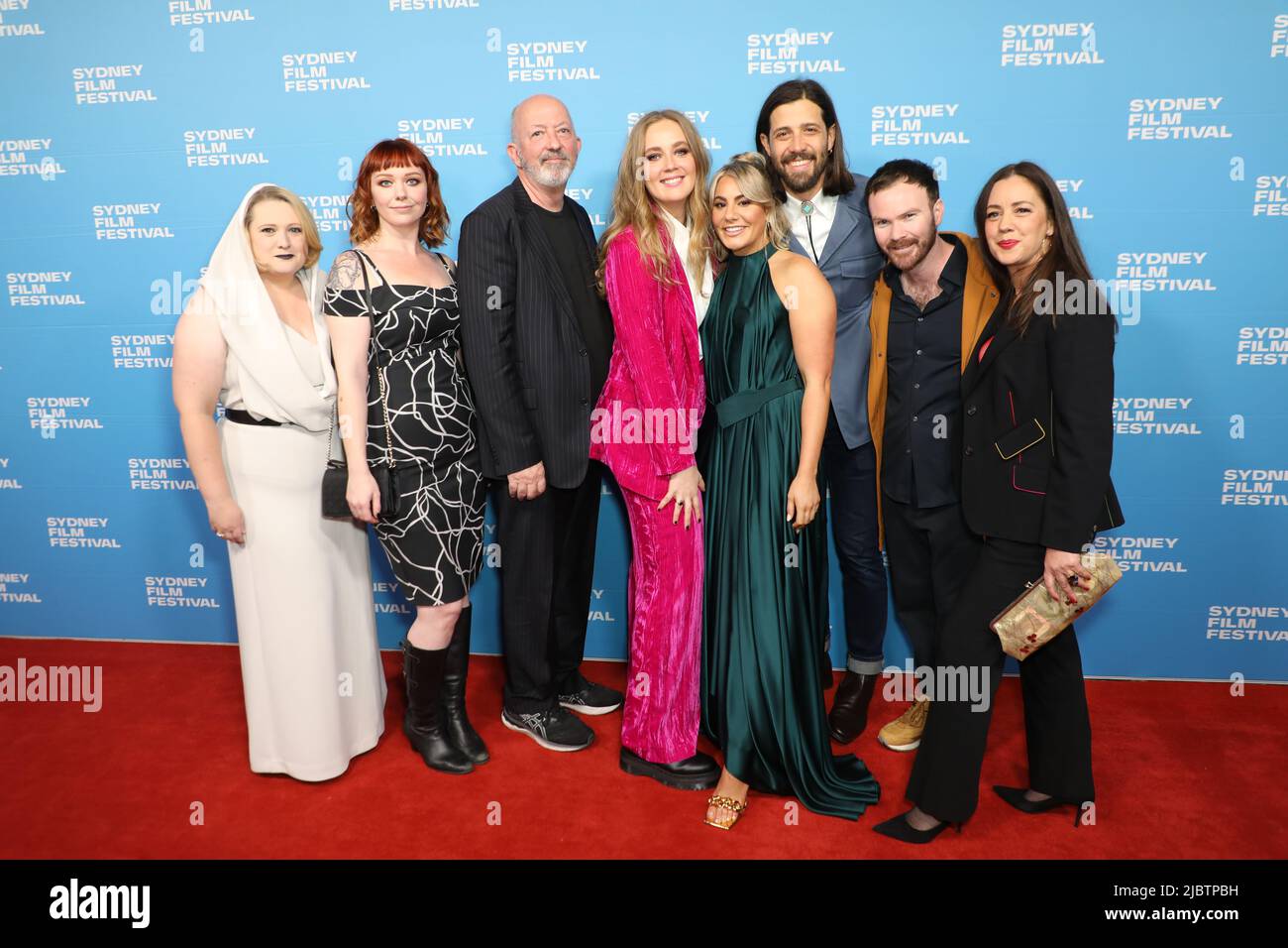 Sydney, Australie. 8th juin 2022. Sissy CAST et son équipage arrivent sur le tapis rouge pour la soirée d'ouverture du Festival du film de Sydney au Théâtre d'État. Credit: Richard Milnes/Alamy Live News Banque D'Images