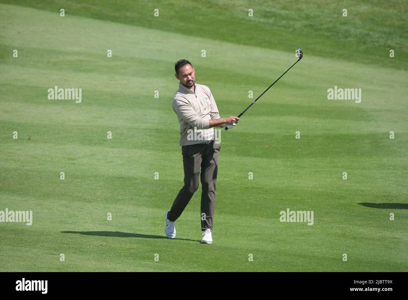 Hemel Hempstead, Herts, Royaume-Uni. 8th juin 2022. Cho Minn Thant (PDG de l'Asian Golf Tour) joue sur le fairway du 15th lors de l'événement Pro-Am avant le premier jour d'Invitational de golf LIV demain crédit: Motofoto/Alay Live News Banque D'Images