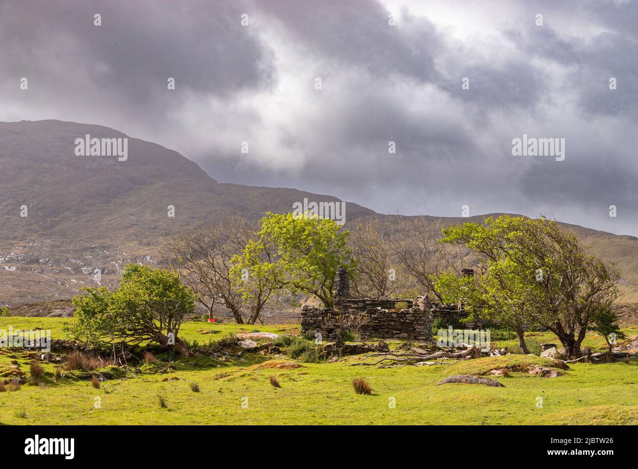 Chalet abandonné dans le parc national du Connemara, comté de Galway, Irlande Banque D'Images