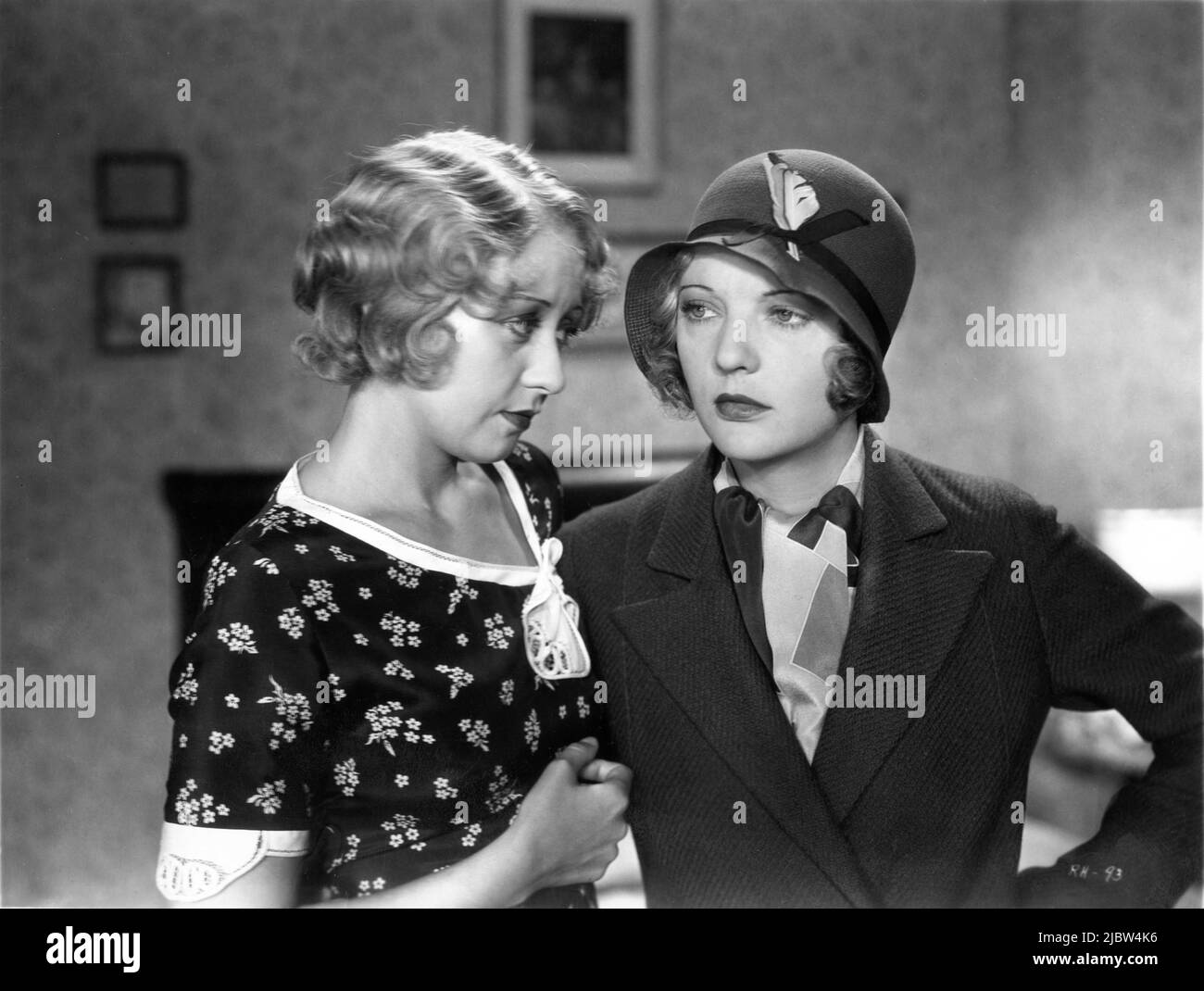 JOAN BLONDLL et DOROTHY MACKAILL dans L'IMPRUDENTE HEURE 1931 réalisateur JOHN FRANCIS DILLON de la pièce Ambush par Arthur Richman armoire Earl Luick First National Pictures / Warner Bros. Banque D'Images