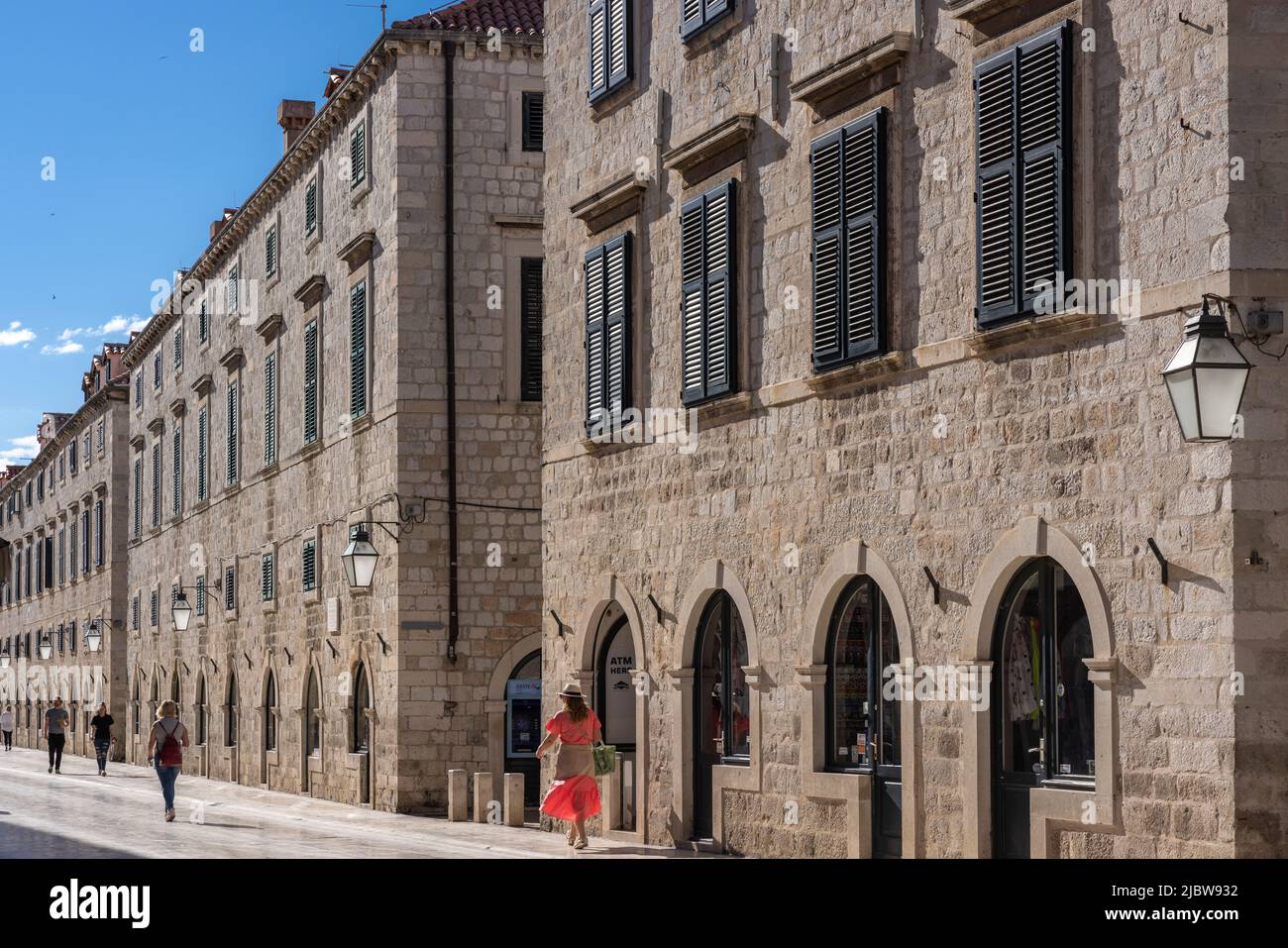 Piétons sur le Stradun, Dubrovnik, Croatie Banque D'Images