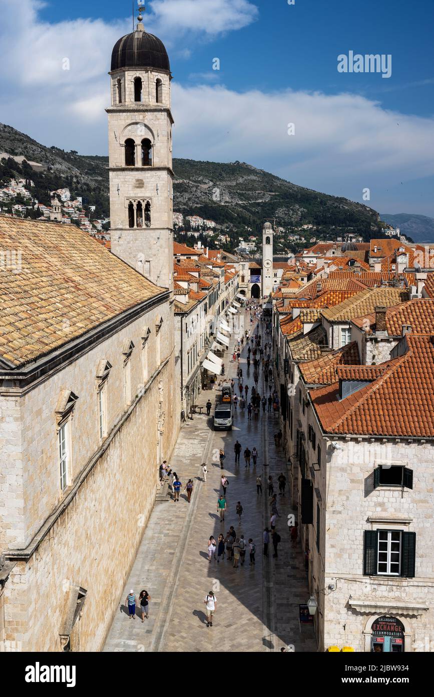 Vue sur Stradun (Placa) depuis les remparts de la ville, Dubrovnik, Croatie Banque D'Images