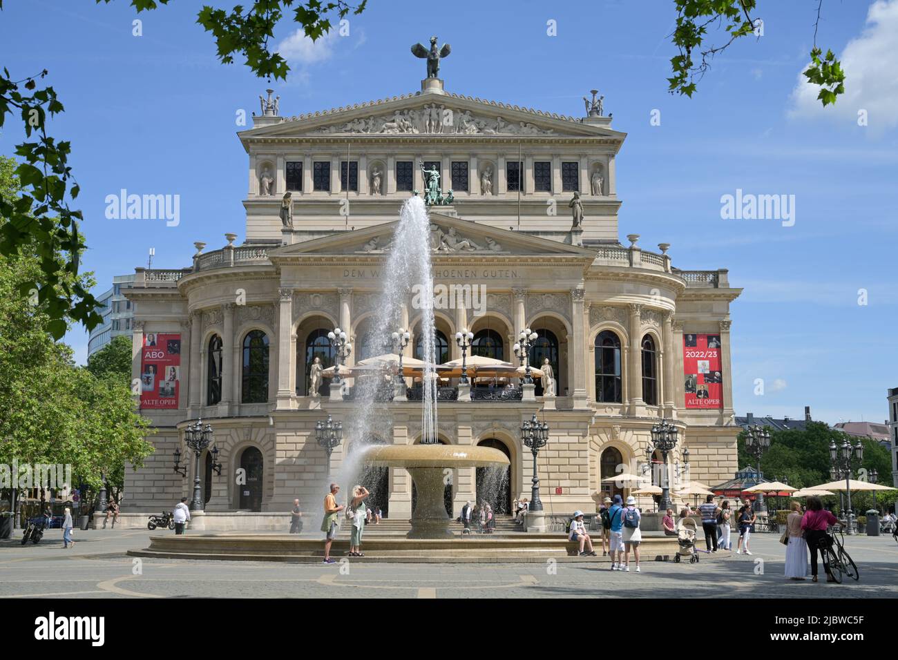 Lucae-Brunnen, Alte Oper, Opernplatz, Francfort-sur-le-main, Hessen, Allemagne Banque D'Images