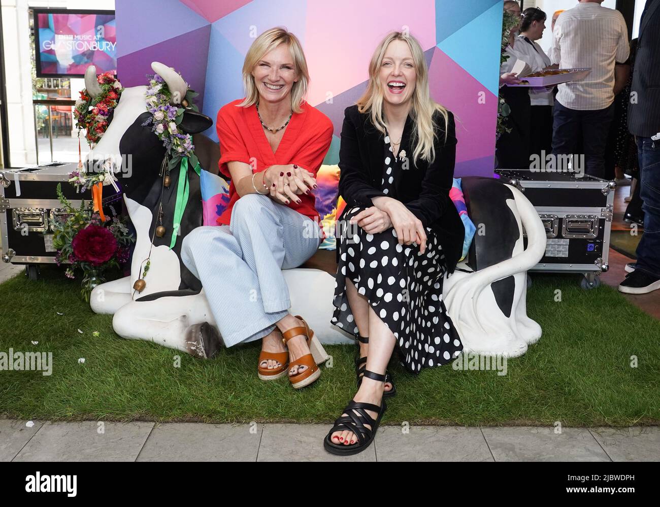 JO Whiley Et Lauren Laverne Arrivent Pour La Projection De Glastonbury jo-whiley-et-lauren-laverne-arrivent-pour-la-projection-de-glastonbury
