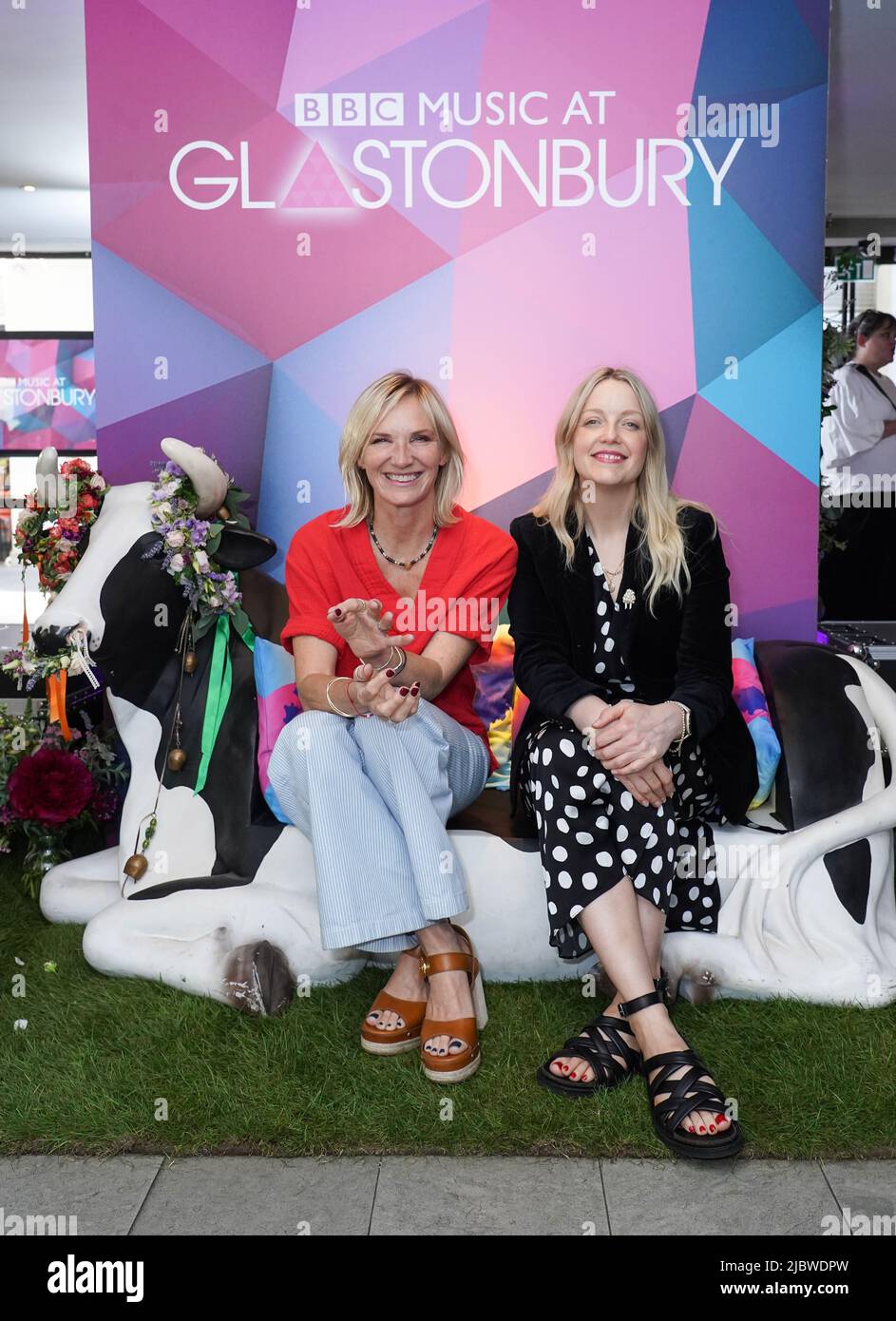 JO Whiley Et Lauren Laverne Arrivent Pour La Projection De Glastonbury jo-whiley-et-lauren-laverne-arrivent-pour-la-projection-de-glastonbury