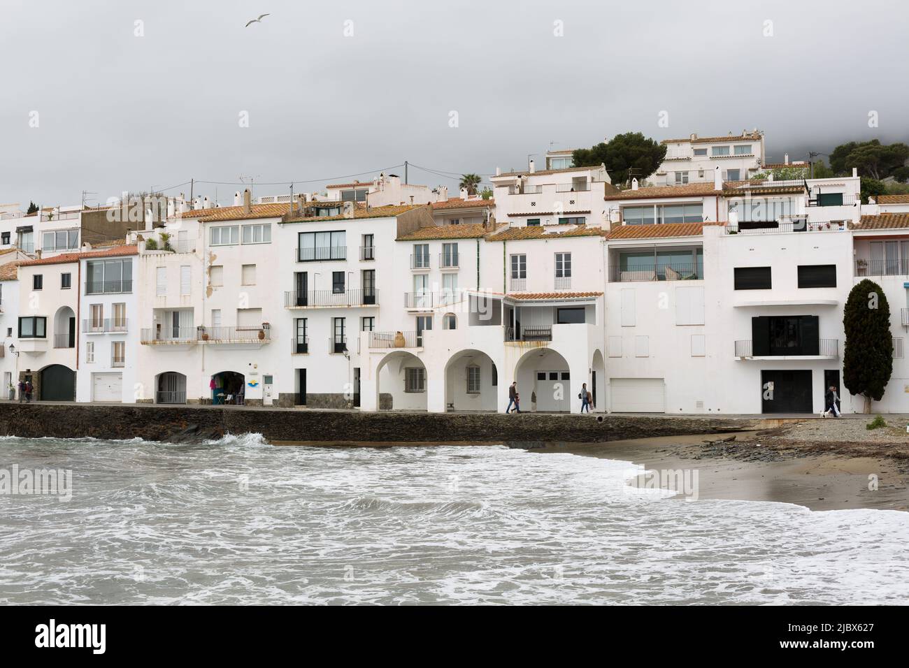 Village de Cadaqués en hiver dans le nord de la Catalogne, Espagne sur la Costa Brava. Banque D'Images