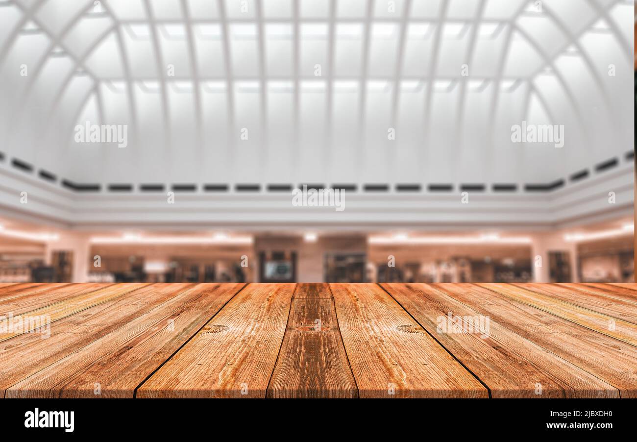 Table en bois vide devant un arrière-plan abstrait flou de café . table en bois devant peut être utilisé pour l'affichage ou le montage de vos produits. Banque D'Images