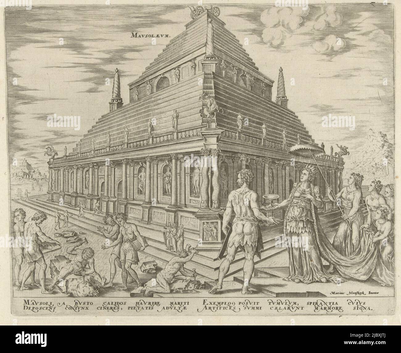 Le mausolée de Halicarnasse, tombeau du roi Mausolus, prince perse de Halicarnassus du 4th siècle avant J.-C. il fut construit après sa mort en 353 avant J.-C. par ordre de sa veuve, la reine Artemisa. Le tombeau a une forme rectangulaire et sur le dessus de la structure est un char. En premier plan la reine sous un parasol, accompagné de serviteurs. Dans l'avant gauche, les sculpteurs sculptent une tête. L'imprimé a une légende latine et fait partie d'une série sur les huit merveilles du monde, Mausolée de Halicarnassus Mavsolevm les huit merveilles du monde (titre de la série), imprimeur: Philips Galle Banque D'Images