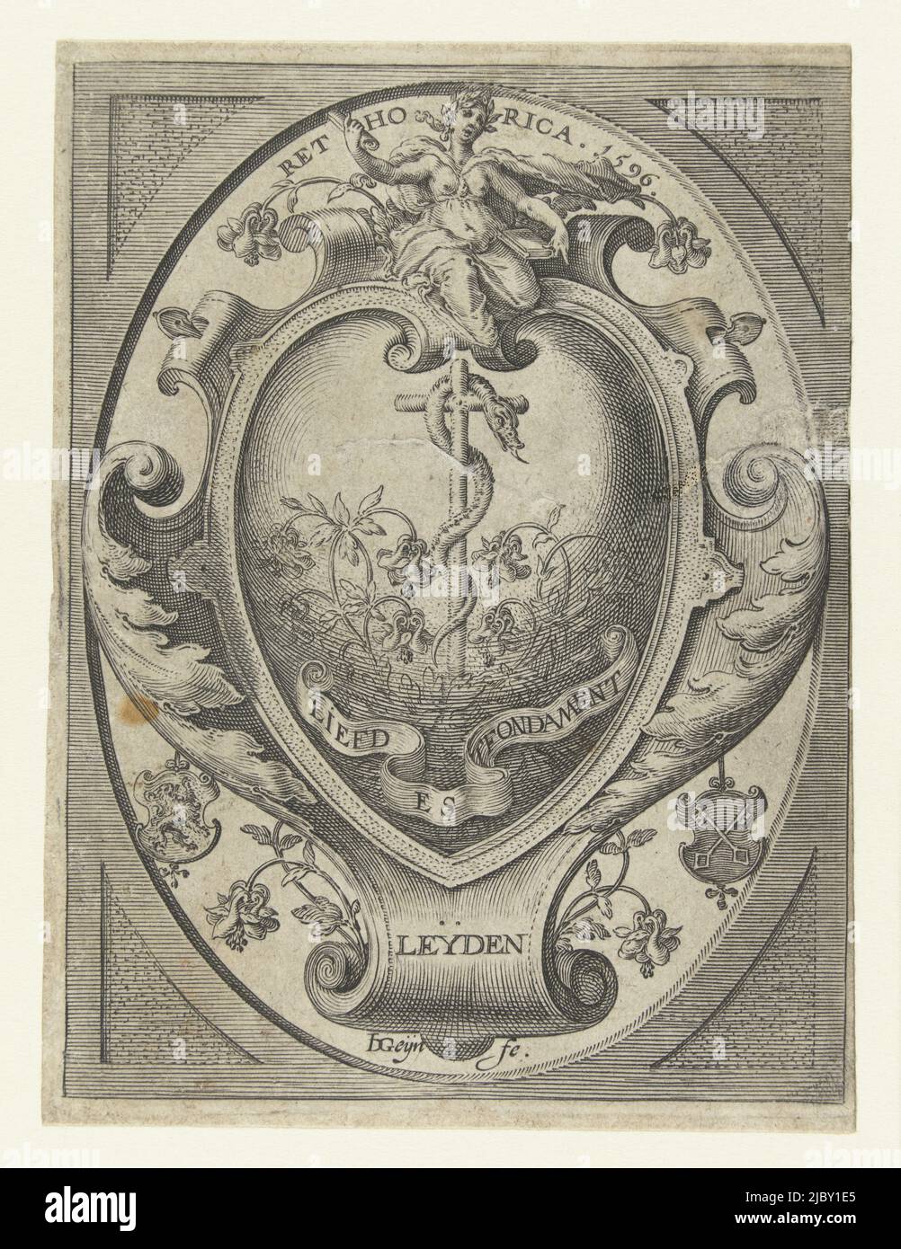 Les armoiries de la chambre de Liefde, propriétaire de navire de Leiden, est 't fondament (ici orthographié 'Liefd es t fondament'), à savoir un serpent autour d'une croix au milieu de fleurs, pris dans un cadre plus ou moins en forme de coeur, D'où pendent les armoiries de Leiden et les armoiries de Hollande, et sur lesquelles repose la Dame Retorica, les armoiries de la chambre du propriétaire de Leiden de Liefde est 't fondament., imprimeuse: Jacob de Gheyn (II), (mentionnée sur l'objet), Leiden, 1596, papier, gravure, h 115 mm × l 86 mm Banque D'Images