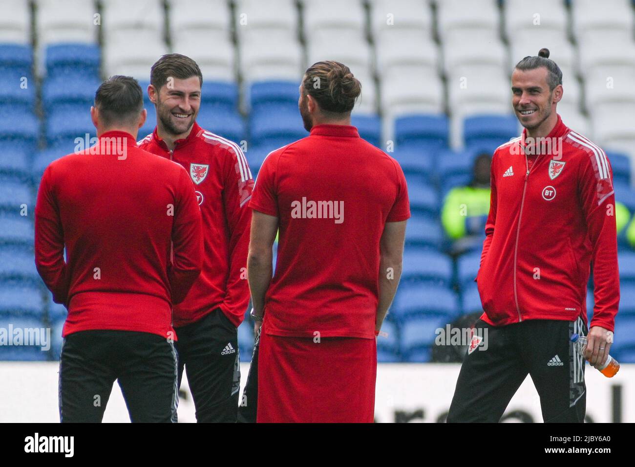 Cardiff, Royaume-Uni. 08th juin 2022. Gareth Bale (pays de Galles n° 11 ) et les coéquipiers pré match&#XA;&#XA;pendant le match de la Ligue internationale des Nations hommes entre le pays de Galles et l'ampli; pays-Bas au stade de Cardiff à Cardiff, pays de Galles Karl W Newton/Sports Press photos SPP crédit: SPP Sport Press photo. /Alamy Live News Banque D'Images