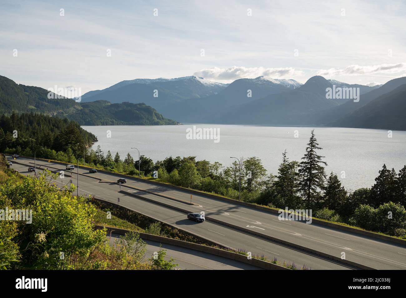 L'autoroute Sea to Sky le long de Howe Sound près de Squamish BC, Canada. Banque D'Images