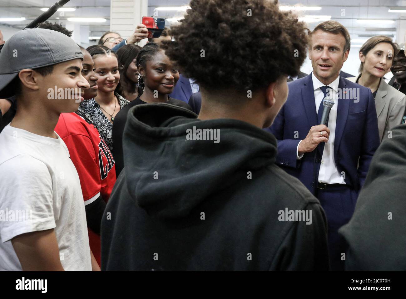 Clichy-sous-Bois, France, 08/06/2022, 2022. Le président français Emmanuel Macron se rend à un DOJO de solidarité à Clichy-sous-Bois pour un voyage consacré au lieu du sport et de la pratique sportive, 8 juin 2022 photo par Stephane Lemouton/Pool/ABACAPRESS.COM Banque D'Images