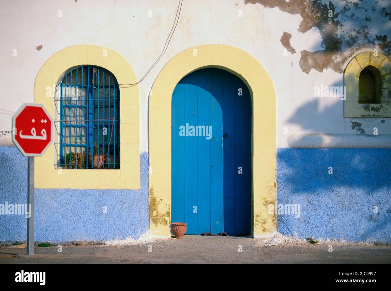 Stop en face d'une maison, Essaouira, Maroc Banque D'Images
