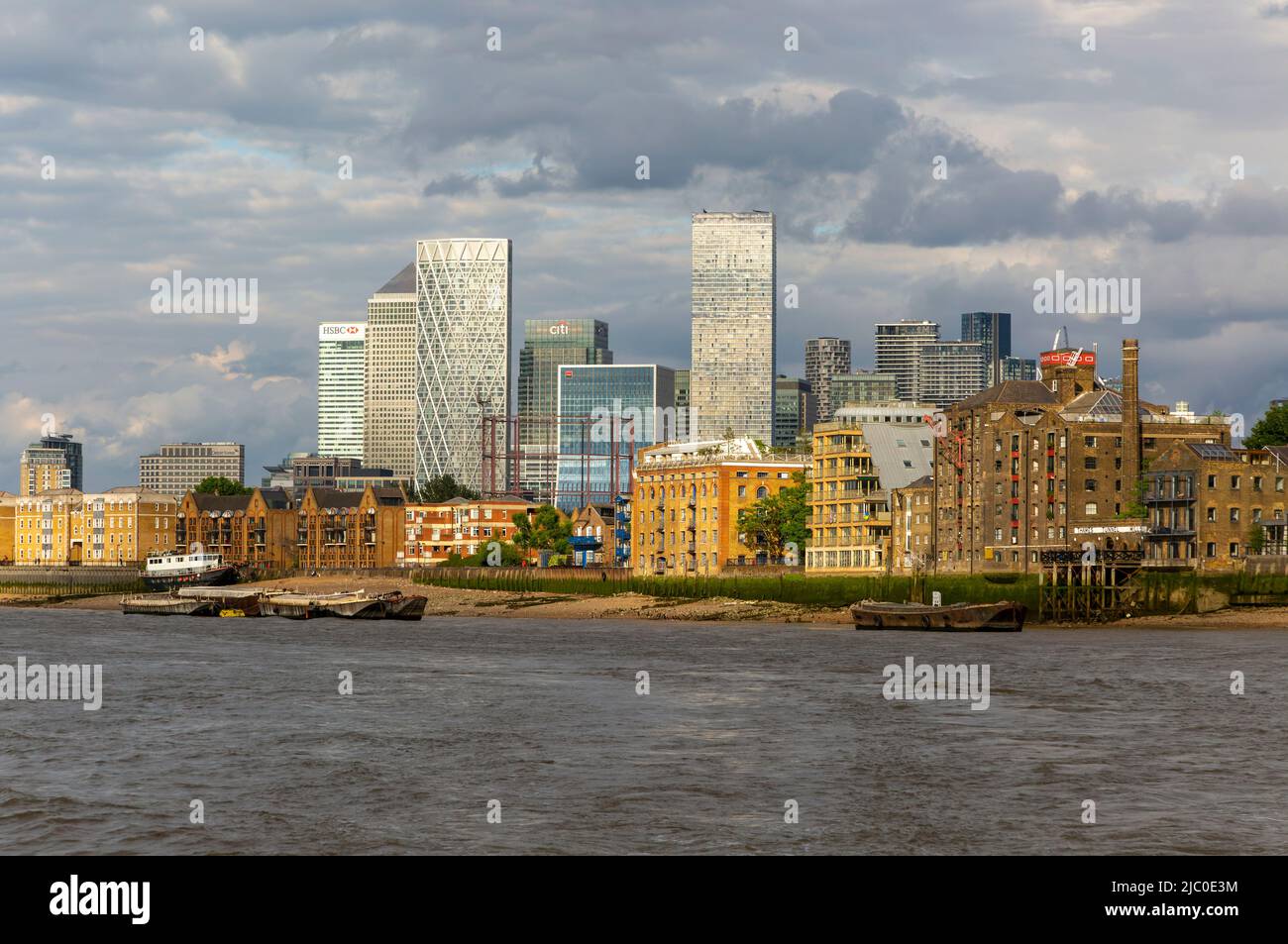 Vue depuis Rotherhithe des immeubles de bureaux en hauteur à Canary Wharf, Docklands, Londres, Angleterre, Royaume-Uni Banque D'Images