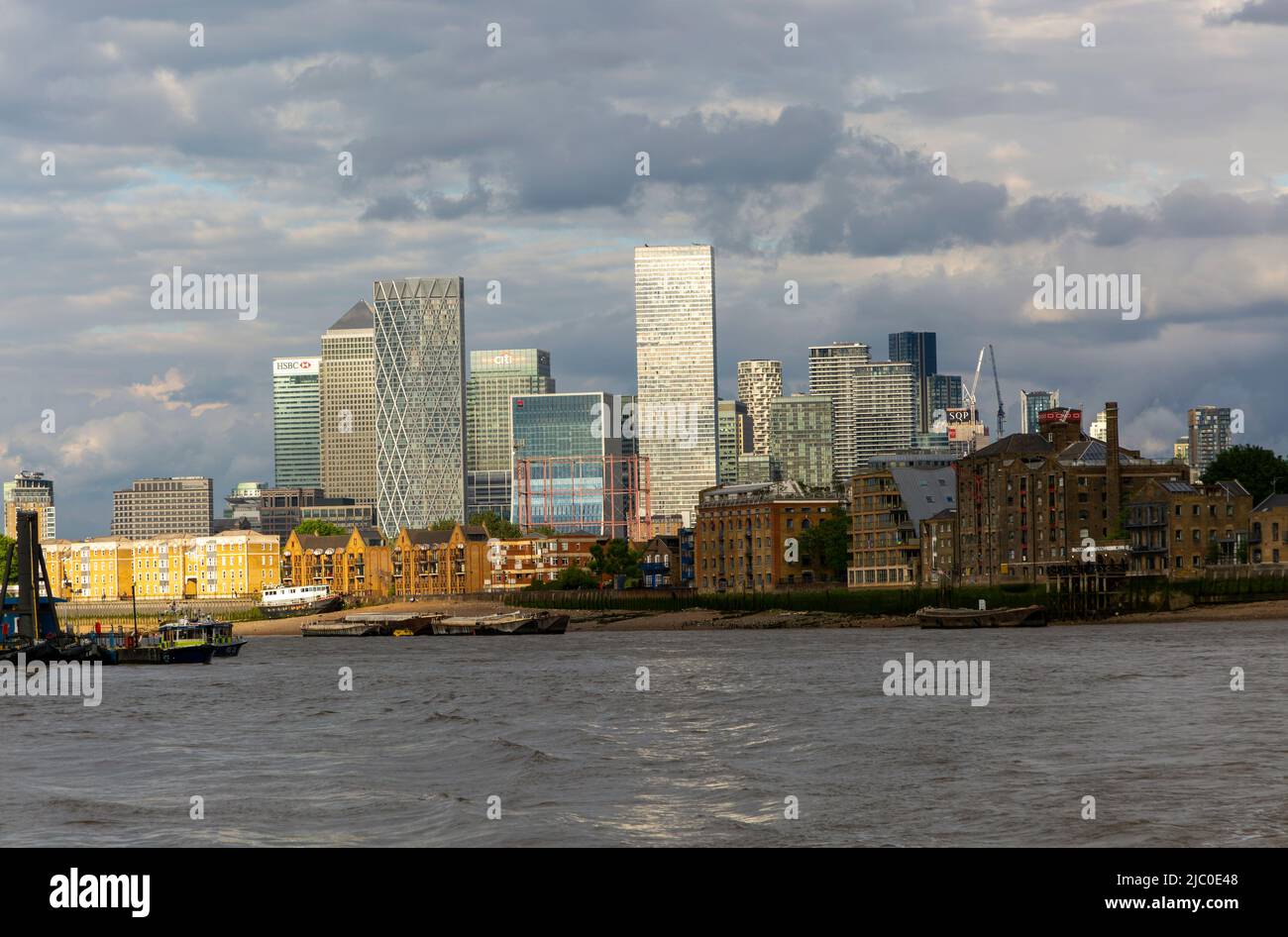 Vue depuis Rotherhithe des immeubles de bureaux en hauteur à Canary Wharf, Docklands, Londres, Angleterre, Royaume-Uni Banque D'Images