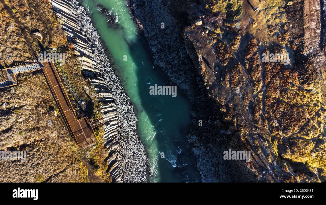 Vue de drone du point de vue en fer sur le dessus du canyon basaltique Banque D'Images