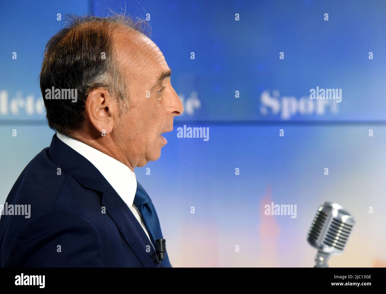 Eric Zemmour est interviewé par Apolline de Malherbe sur CMR/BFMTV à Paris, France sur 9 juin 2022 photo par Alain Apaydin/ABACAPRESS.COM Banque D'Images