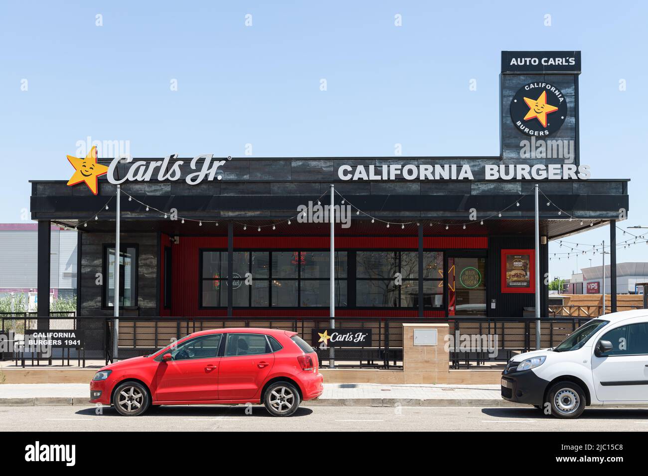 ALFAFAR, ESPAGNE - 06 JUIN 2022: Carl's Jr. Est une chaîne de restauration rapide américaine Banque D'Images