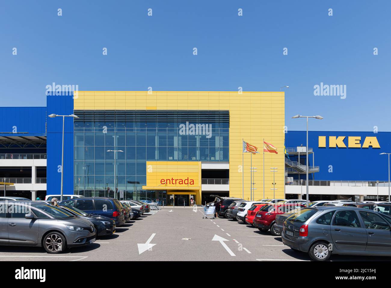 ALFAFAR, ESPAGNE - 06 JUIN 2022 : IKEA est une multinationale suédoise qui conçoit et vend des meubles, des appareils de cuisine et des accessoires domestiques Banque D'Images