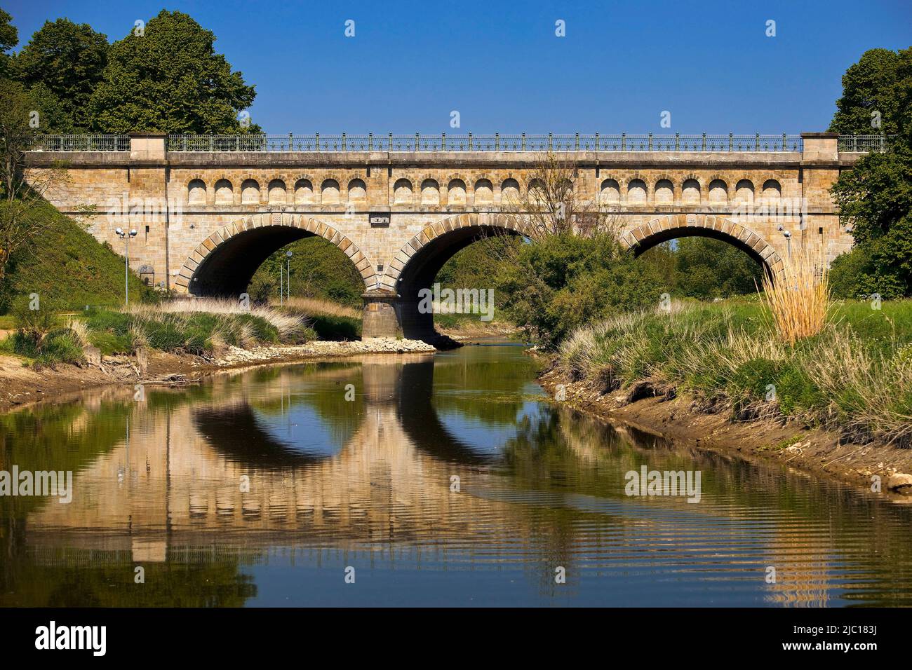 Pont à trois arches, pont de canal historique de l'ancien voyage au-dessus du Stever, Allemagne, Rhénanie-du-Nord-Westphalie, Muensterland, Olfen Banque D'Images