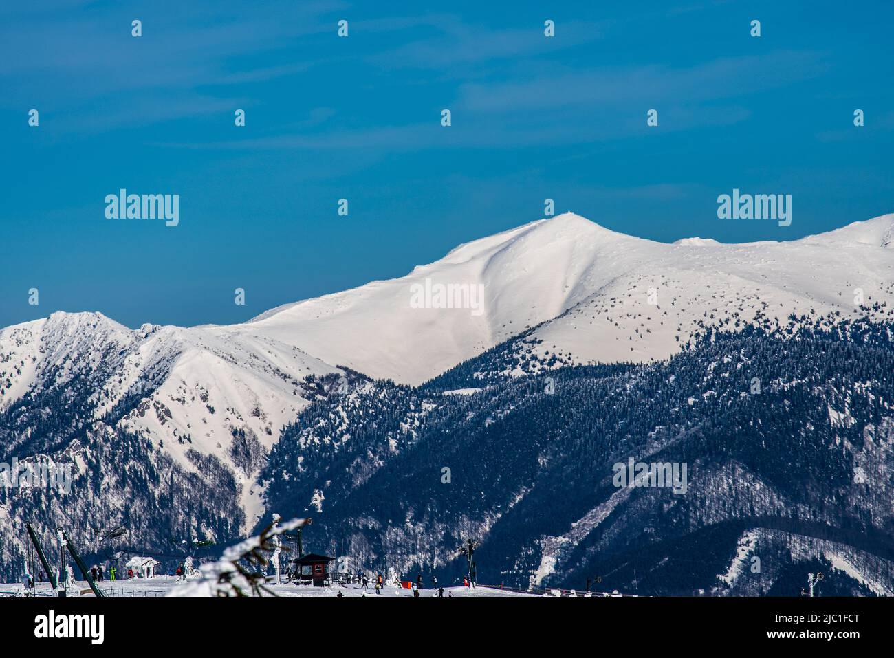Vue sur MalyKrivan, Suchy et Klacianska Magura de Velka luka sommet sur le trou de Martinske en hiver Mala Fatra montagnes en Slovaquie Banque D'Images