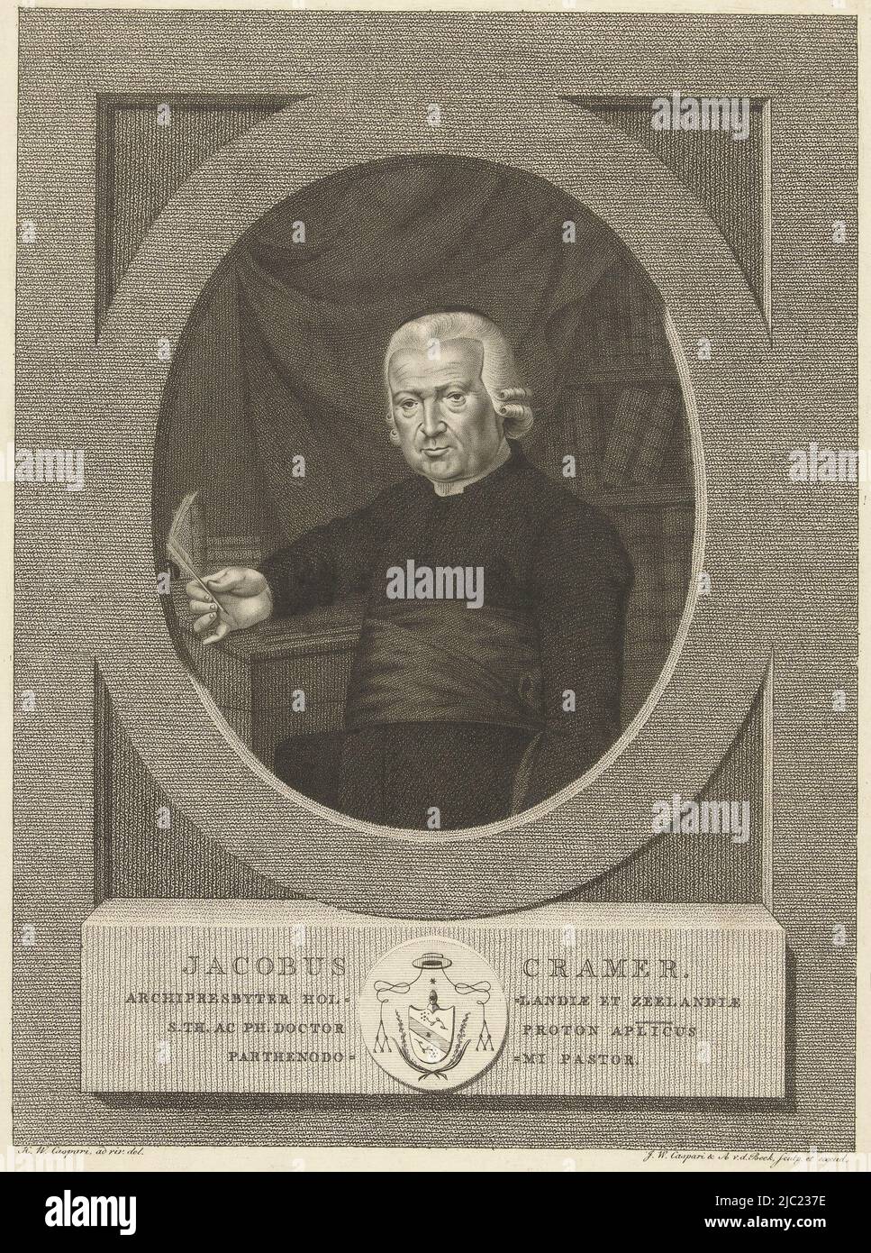 Portrait dans cadre ovale de Jacobus Cramer, pasteur de la R.K. Maagdenhuis, archiprêtre de Hollande et de Zélande et aumônier du roi Louis Napoléon. Cramer porte la robe de l'évêque et est assis derrière son bureau avec buste à gauche. Il tient un stylo dans sa main droite. En arrière-plan une bibliothèque. L'imprimé a une légende latine avec le nom de la personne représentée., Portrait de Jacobus Cramer, imprimerie: Jan Willem Caspari, (mentionné sur l'objet), imprimerie: Antonie van der Beek, (mentionné sur l'objet), dessinateur intermédiaire: Hendrik Willem Caspari, (mentionné sur l'objet), Amsterdam, 1789 Banque D'Images