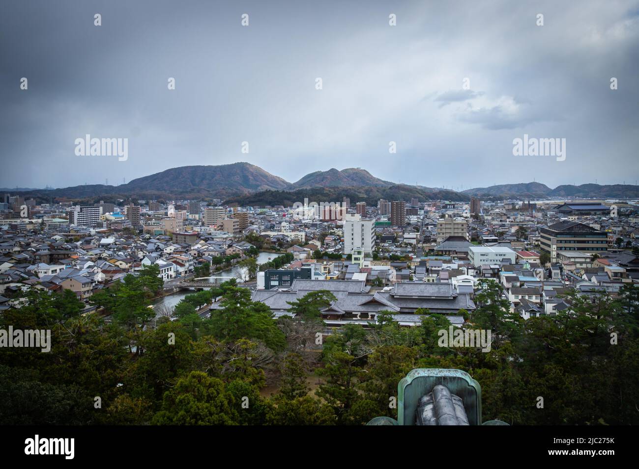 Matsue, Shimane, JAPON - Déc 1 2021 : Paysage urbain de Matsue à partir de tenshu (tour du château) du château de Matsue. Matsue est la capitale de Shimane Banque D'Images