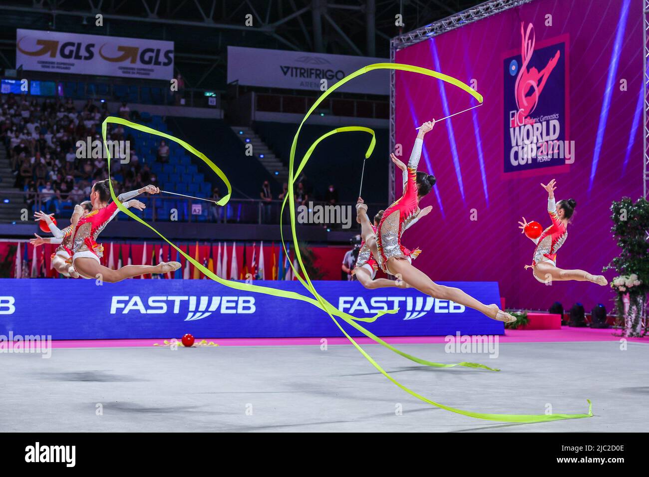 Pesaro, Italie. 05th juin 2022. Équipe de groupe d'Italie pendant la coupe du monde de GYMNASTIQUE rythmique FIG 2022 Pesaro à Vitrifrigo Arena, Pesaro. (Photo de Fabrizio Carabelli/SOPA Images/Sipa USA) crédit: SIPA USA/Alay Live News Banque D'Images