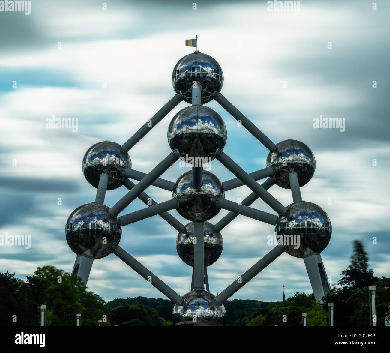 Bruxelles, Belgique - 6 juin 2022 : longue exposition de l'Atomium dans le centre de Bruxelles Banque D'Images