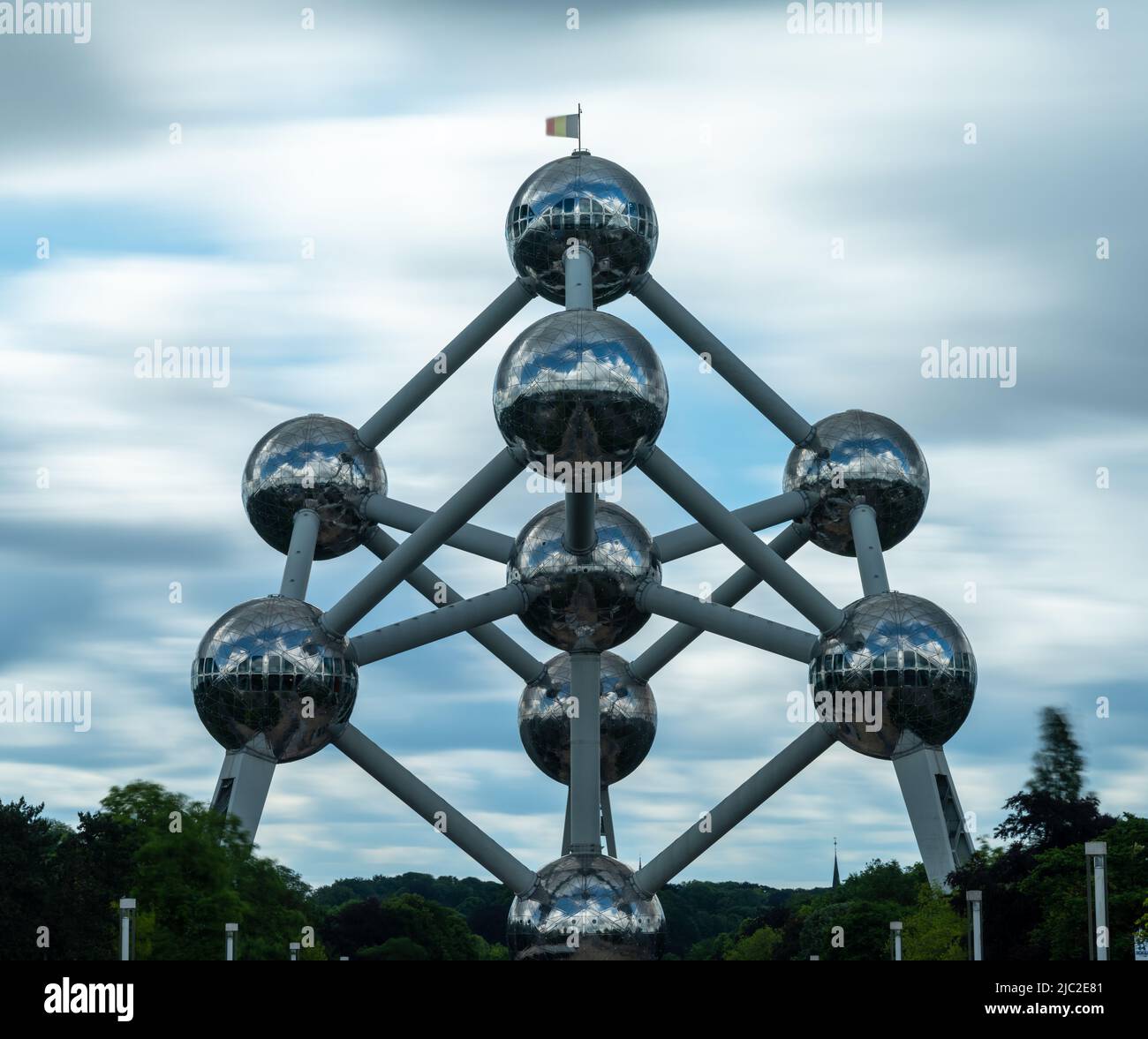 Bruxelles, Belgique - 6 juin 2022 : longue exposition de l'Atomium dans le centre de Bruxelles Banque D'Images