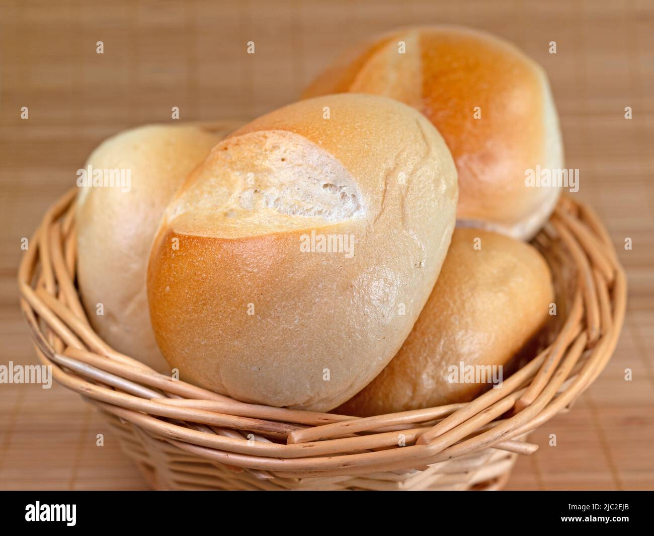 Petits pains de blé dans le panier Banque D'Images