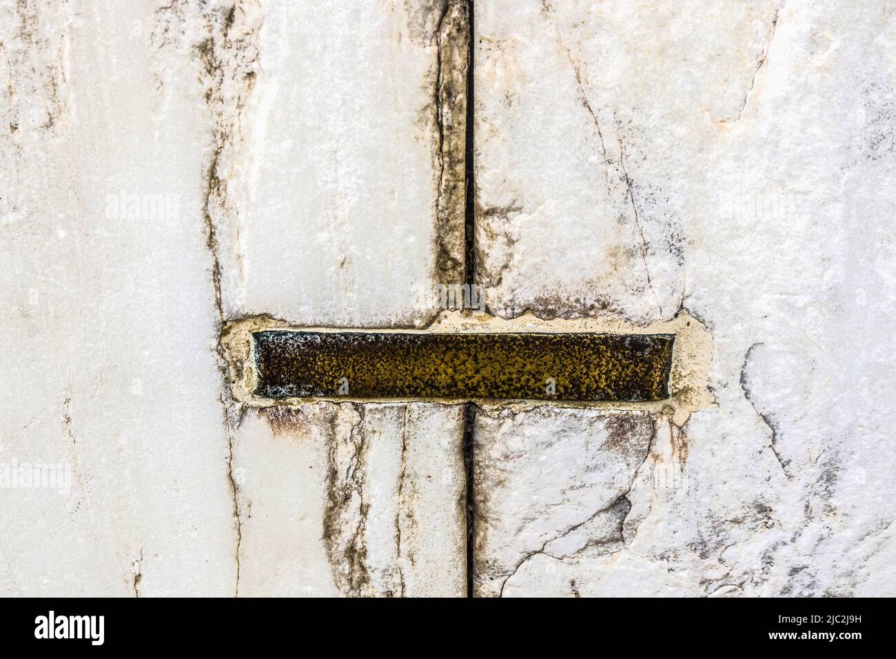 Un renfort métallique utilisé pour réparer les bâtiments de l'Acropole d'Athènes qui s'est révélé plus tard préjudiciable aux ruines Banque D'Images