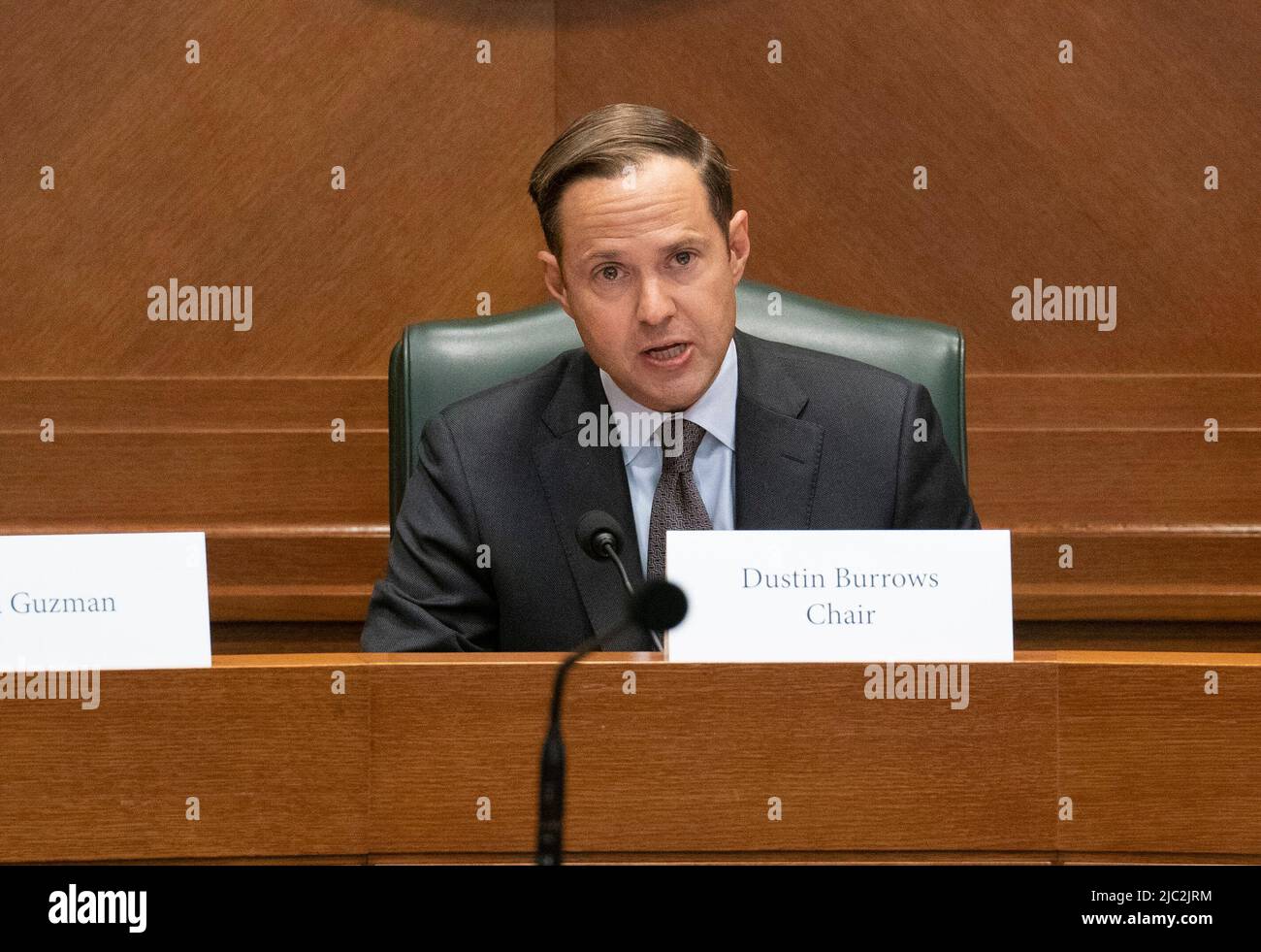 Austin Texas États-Unis, 9 juin 2022: Dustin Burrows, représentant de l'État du Texas, fait une déclaration lors de la première réunion du Comité d'enquête sur le tir élémentaire de Robb, nommé par le Président du Texas de la Chambre Dade Phelan. Crédit : Bob Daemmrich/Alay Live News Banque D'Images