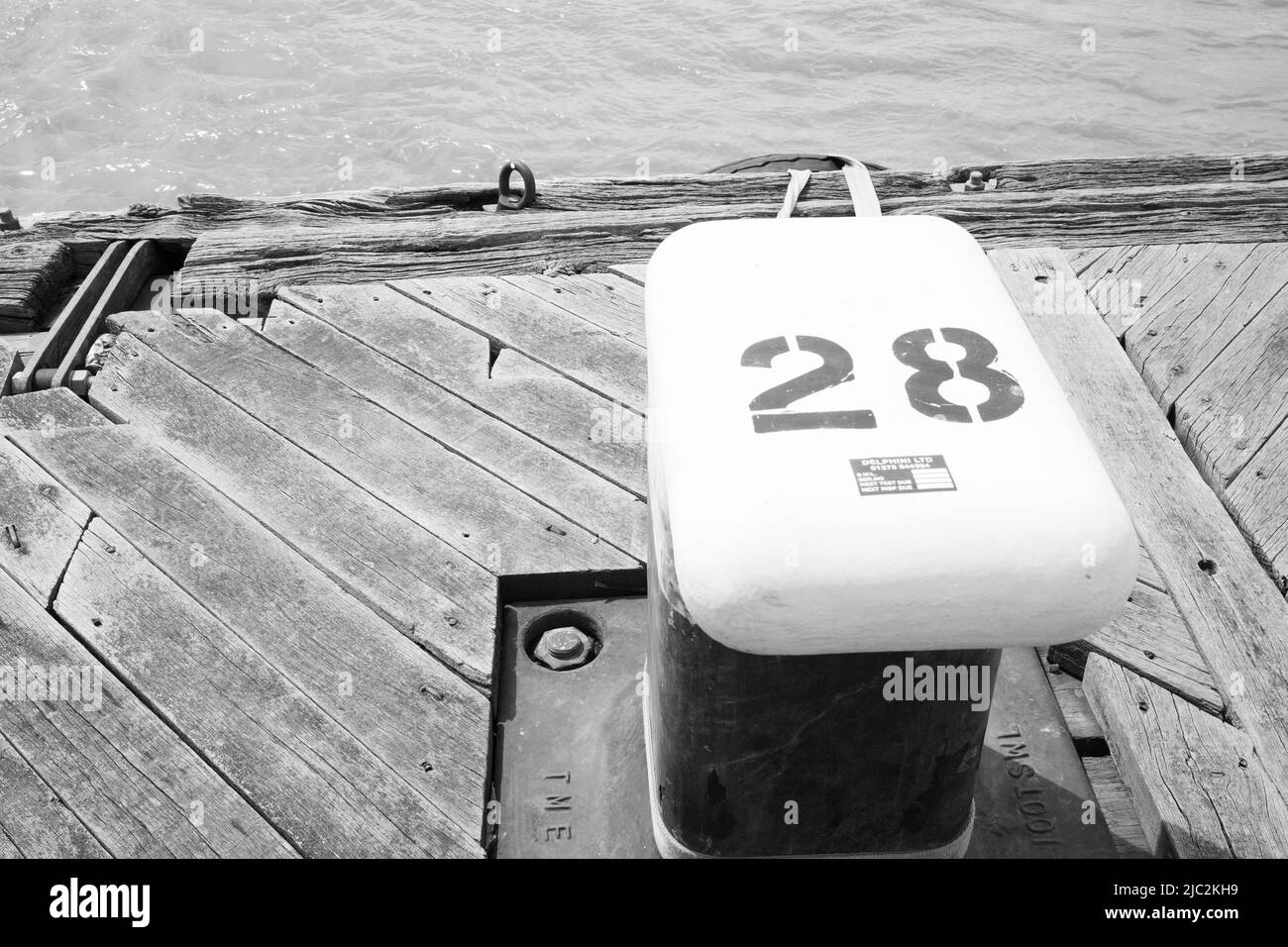 Cleat pour sécuriser les bateaux et les navires au quai de Tilbury Riverside Banque D'Images