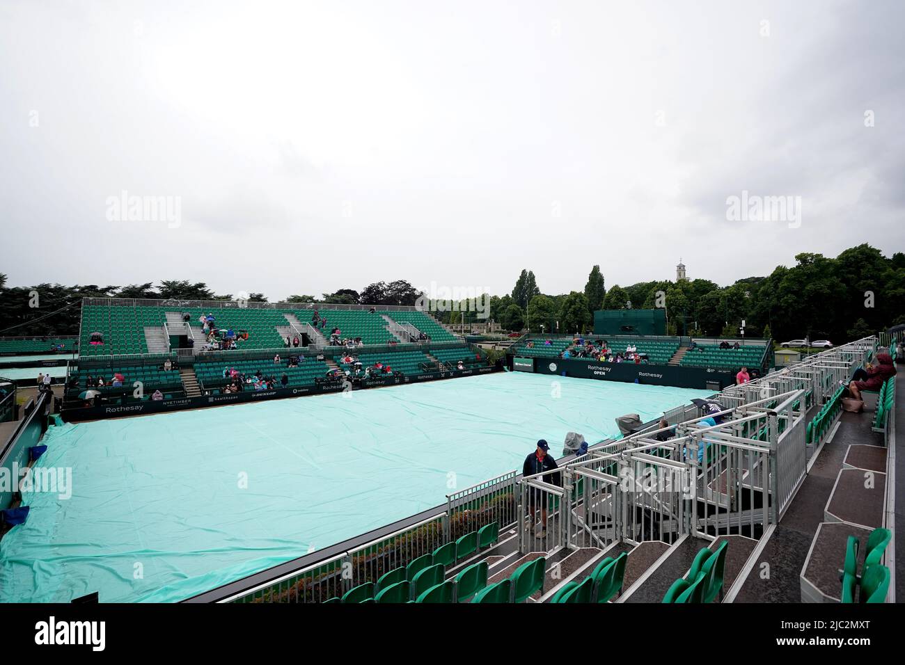 Vue générale en cas de retard de pluie le sixième jour de l'Open 2022 de Rothesay au centre de tennis de Nottingham, Nottingham. Date de la photo: Jeudi 9 juin 2022. Banque D'Images