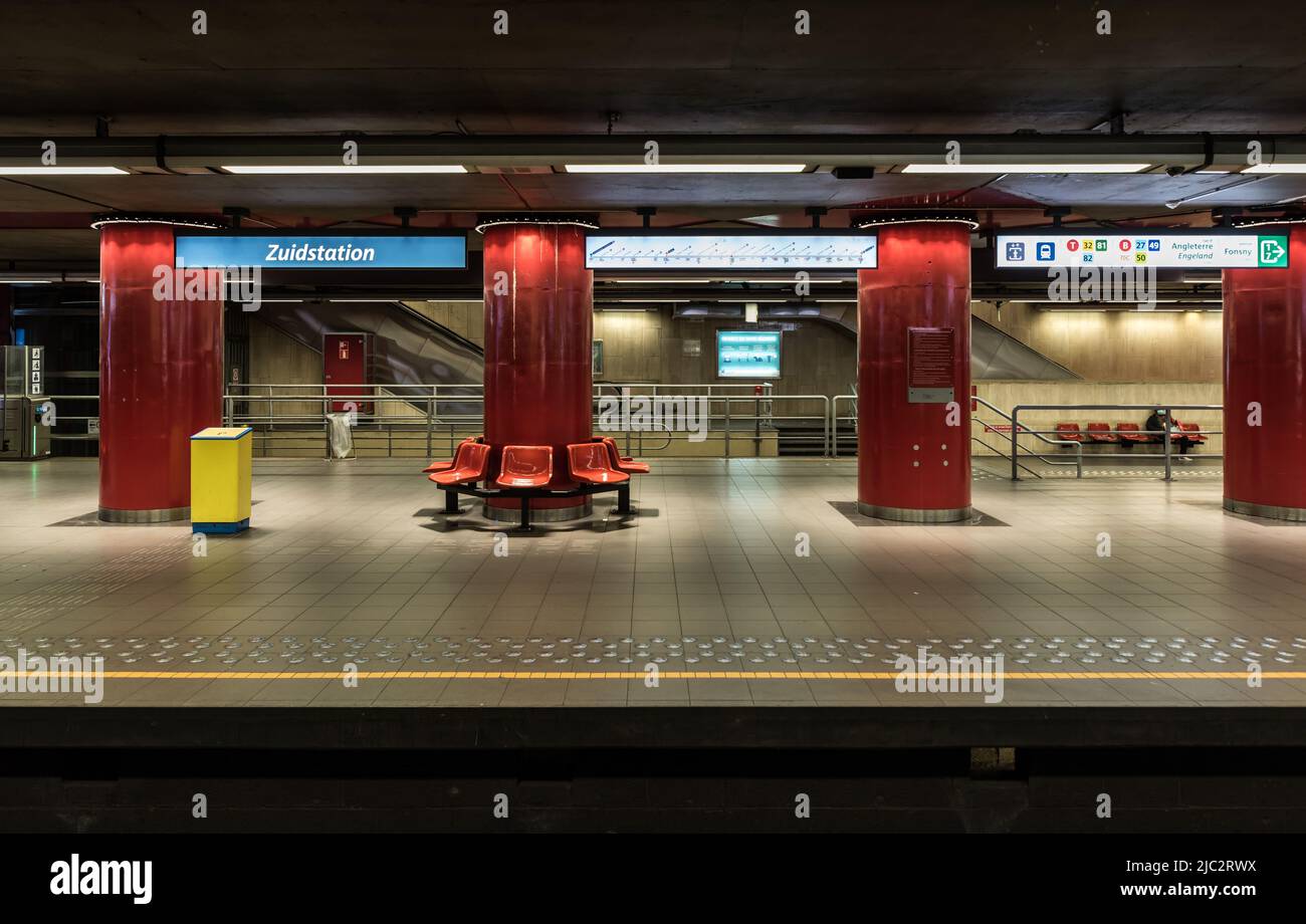 Bruxelles, Belgique - 06 13 2020 plate-forme des services de métro de transport public à Bruxelles Sud Banque D'Images