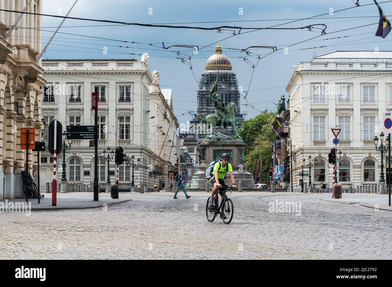 Centre ville de Bruxelles, région de la capitale de Bruxelles - Belgique - 06 20 2020 pierres de Cobble de la place du Palais et de la rue Royale Banque D'Images