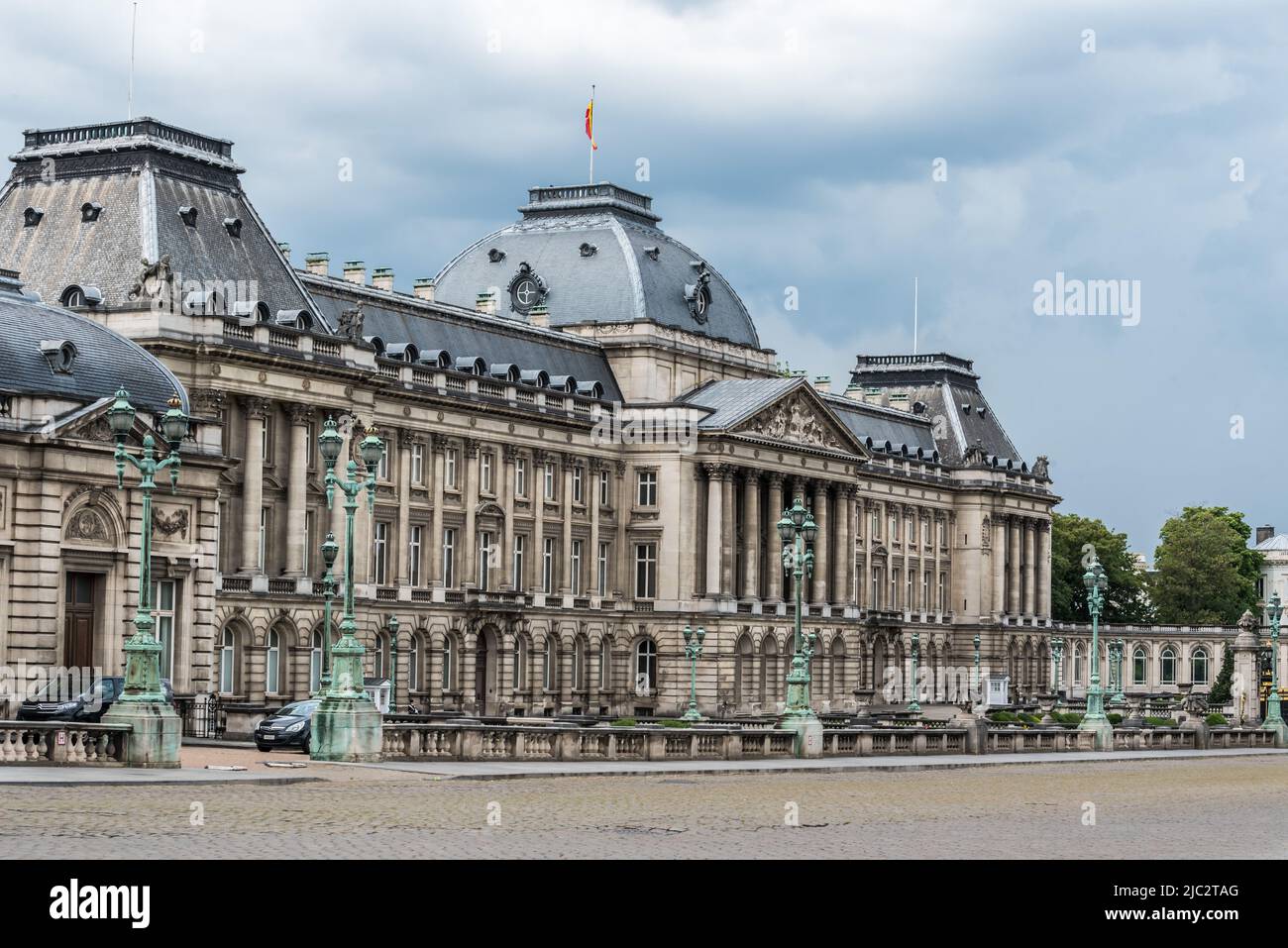 Centre ville de Bruxelles, région de la capitale de Bruxelles - Belgique - 06 20 2020 façade du Palais Royal sur la place du Palais Banque D'Images