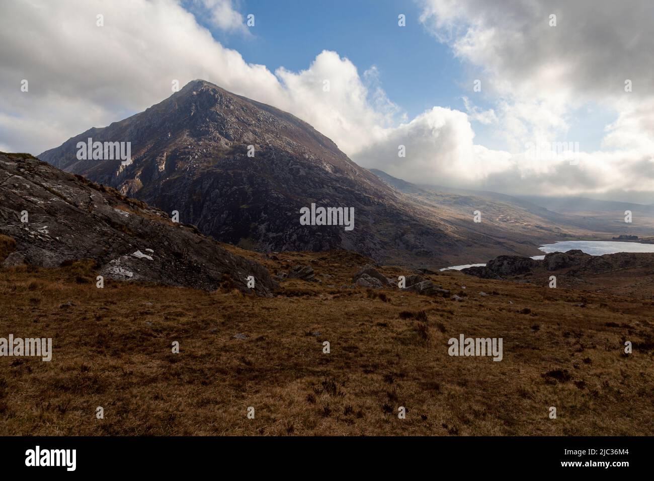 Pen YR Ole Wen, une partie de la chaîne de Carneddau vue des flancs de la chaîne de Glyderau, vallée d'Ogwen, Snowdonia, pays de Galles Banque D'Images