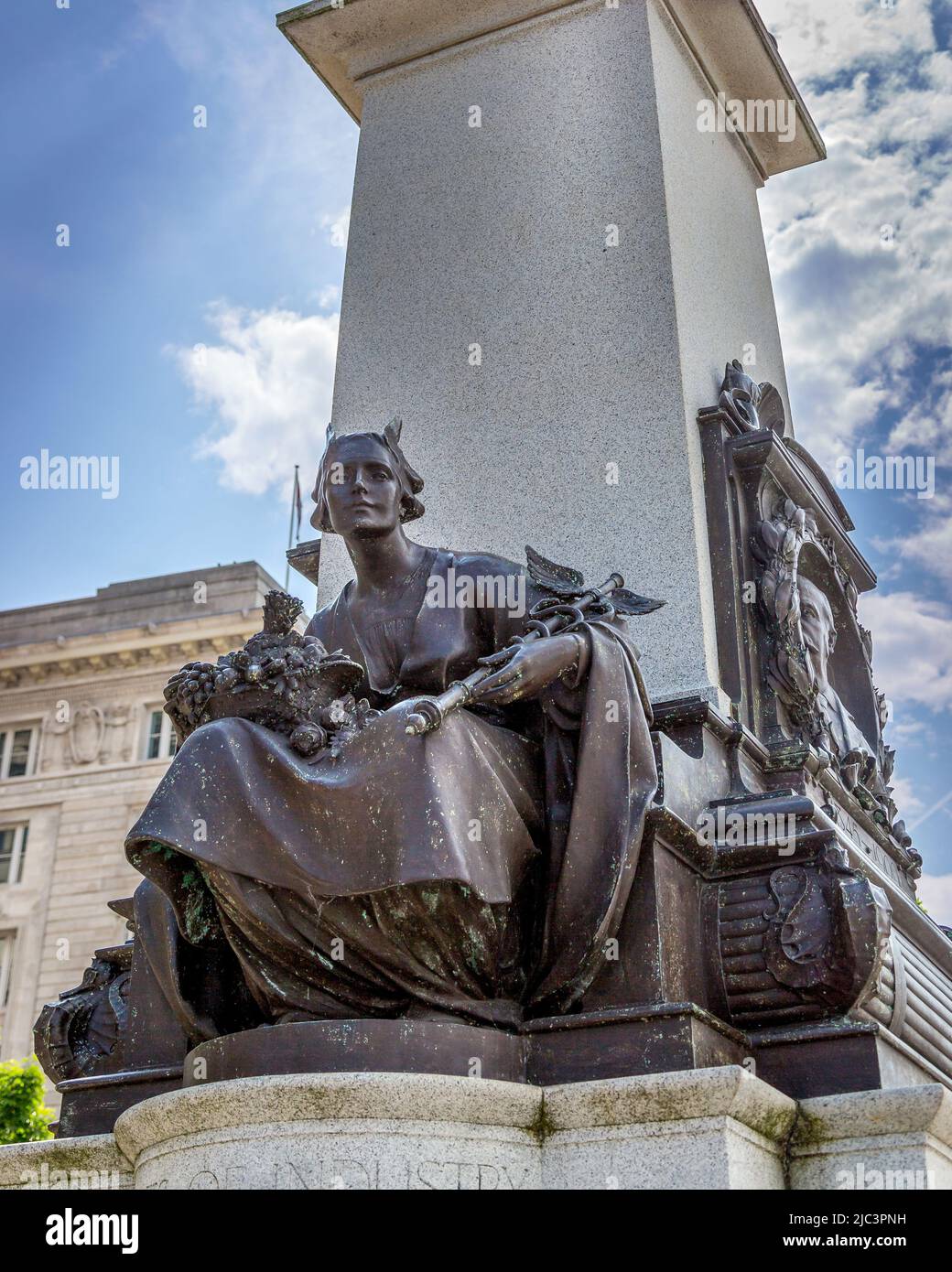 Statue historique à Liverpool, Angleterre. Banque D'Images