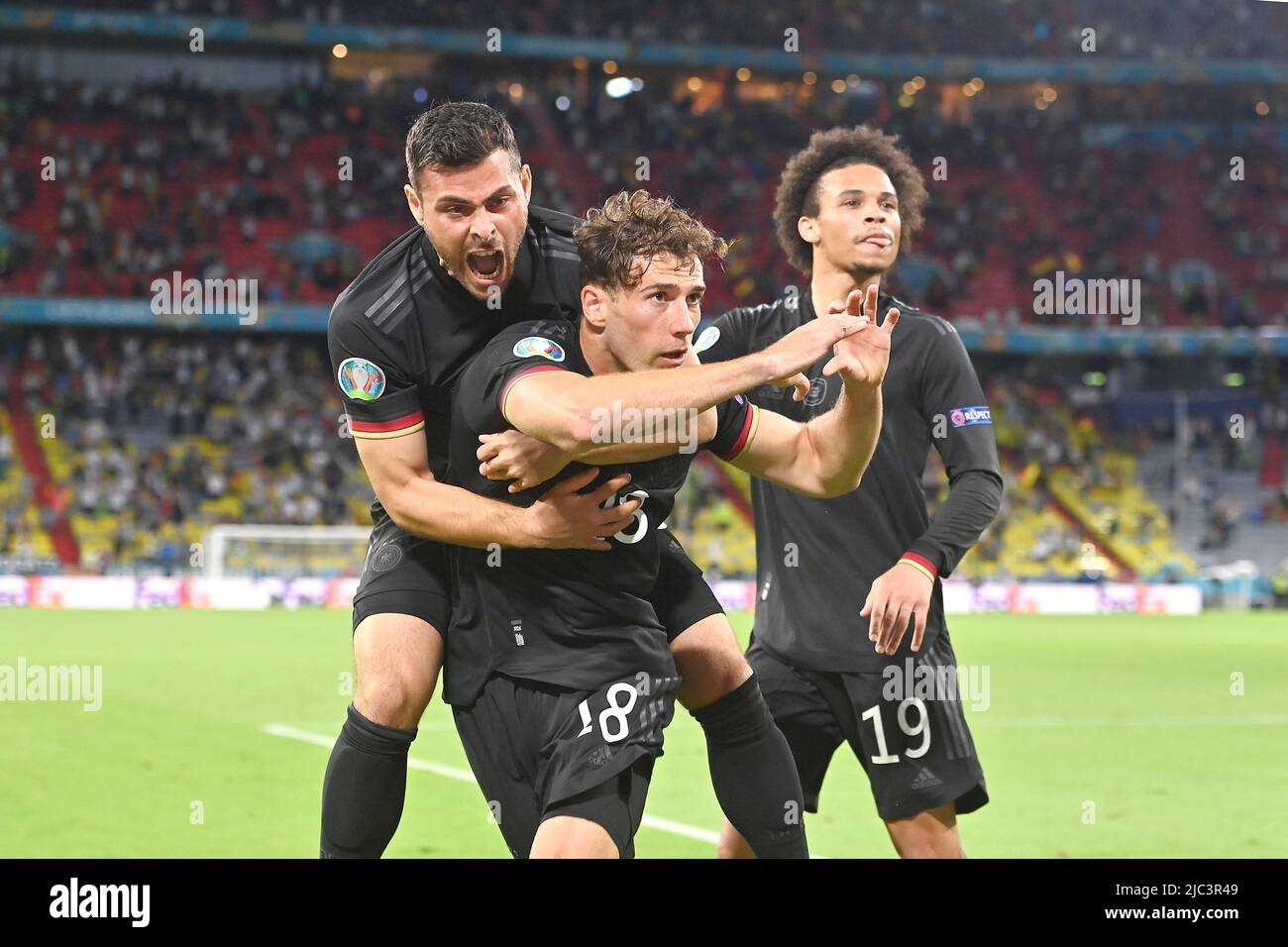 Aperçu du jeu de l'UEFA Nations League Hongrie-Allemagne: Goalubel Leon GORETZKA (GER) après son but à 2:2, de gauche à droite Kevin VOLLAND (GER), Leon GORETZKA (GER), Leroy SANE (GER), jubilation, joie, enthousiasme, geste, geste, action. Phase de groupe, cycle préliminaire groupe F, jeu M36, Allemagne (GER) - Hongrie (HUN) 2-2, on 23 juin 2021 à Munich/Allemagne, arène de football (Allianz Arena). Football EM 2020 du 06/11/2021-07/11/2021. Banque D'Images