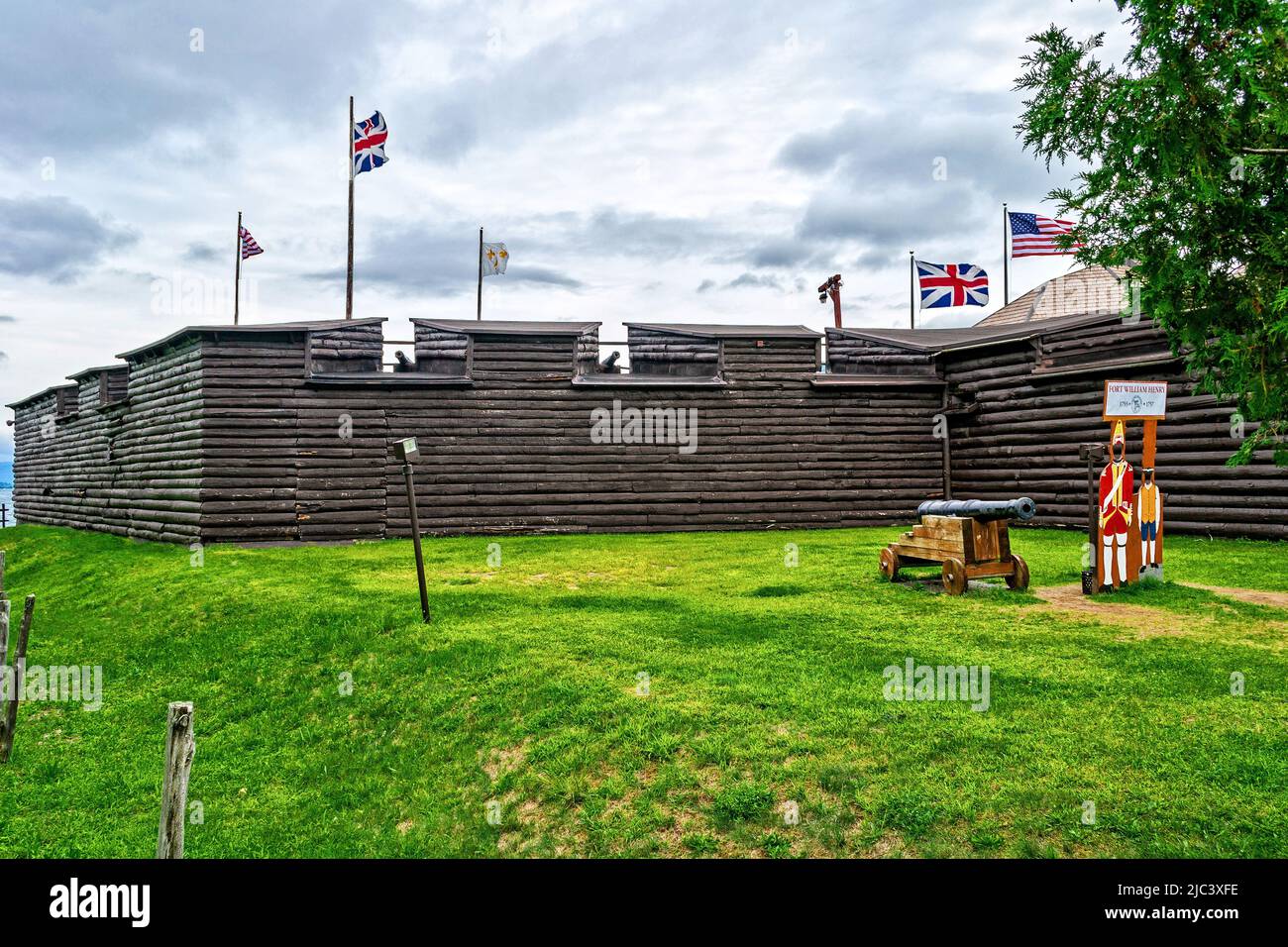 Lake George, New York. Murs extérieurs de structure en bois connue sous le nom de fort William Henry, où les guerres ont été menées et l'histoire a été faite Banque D'Images
