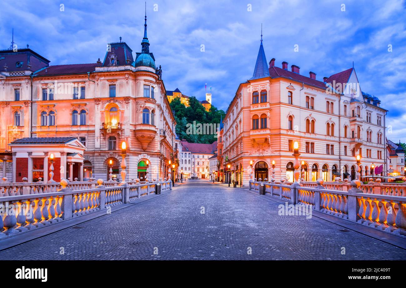 Ljubljana. Belles villes d'Europe - charmante, capitale de la Slovénie, vue panoramique avec château et Triple Bridge Banque D'Images