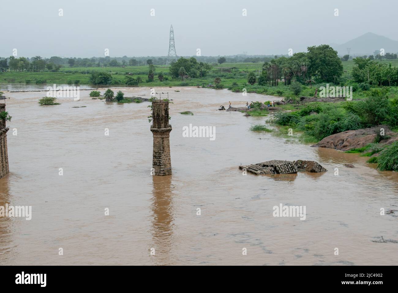 À gauche sur un vieux pont en Inde Banque D'Images