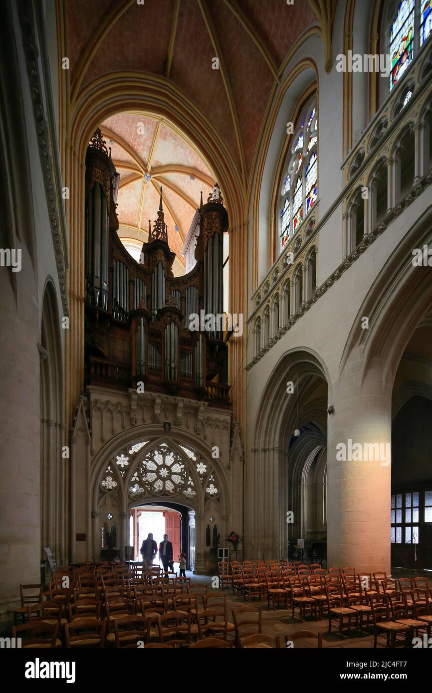 Portail et orgue de l'Ouest, cathédrale gothique Saint-Corentin, vieille ville de Quimper, département du Finistère, région Bretagne, France Banque D'Images