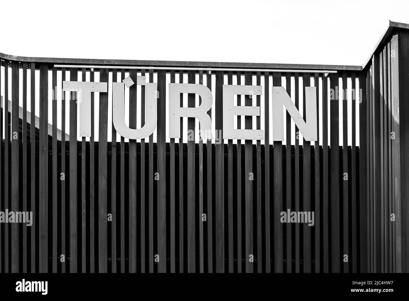 Portes en lettrage sur palissade en bois, lettres, photo noir et blanc, Reutlingen, Bade-Wurtemberg, Allemagne Banque D'Images