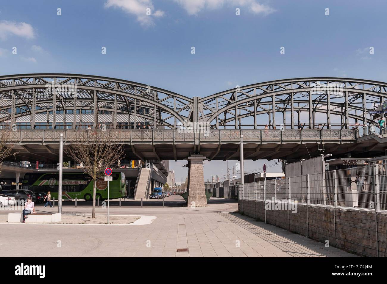 Hackerbruecke, pont routier au-dessus des voies de la gare principale, construit en 1890-1894, l'un des derniers ponts voûté en acier, 19th siècle Munich Banque D'Images